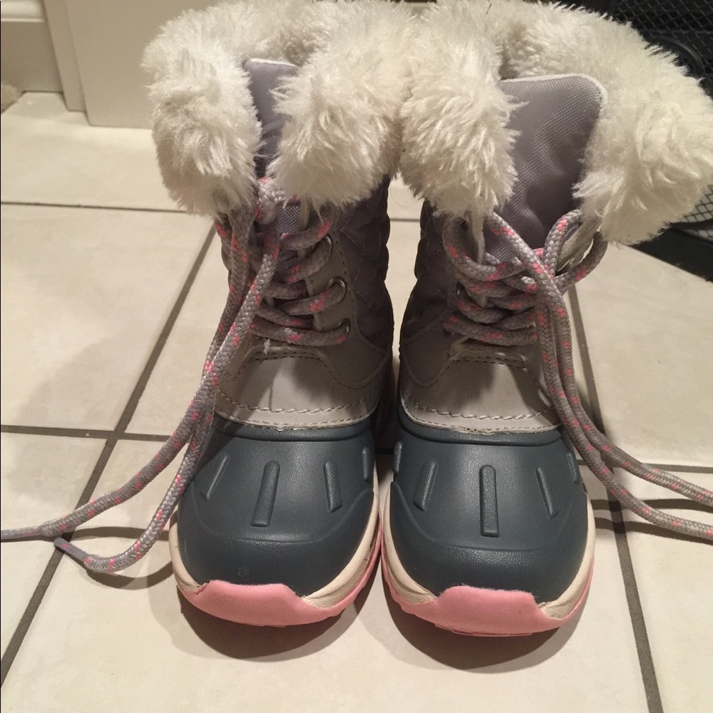 Carter's girl snow boots